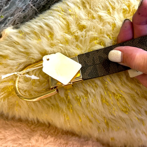 Michael Kors reversible belt, tan one sauce, cream other side NWT - Picture 3 of 9